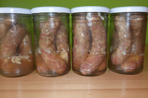 zavařené klobásy sklo
